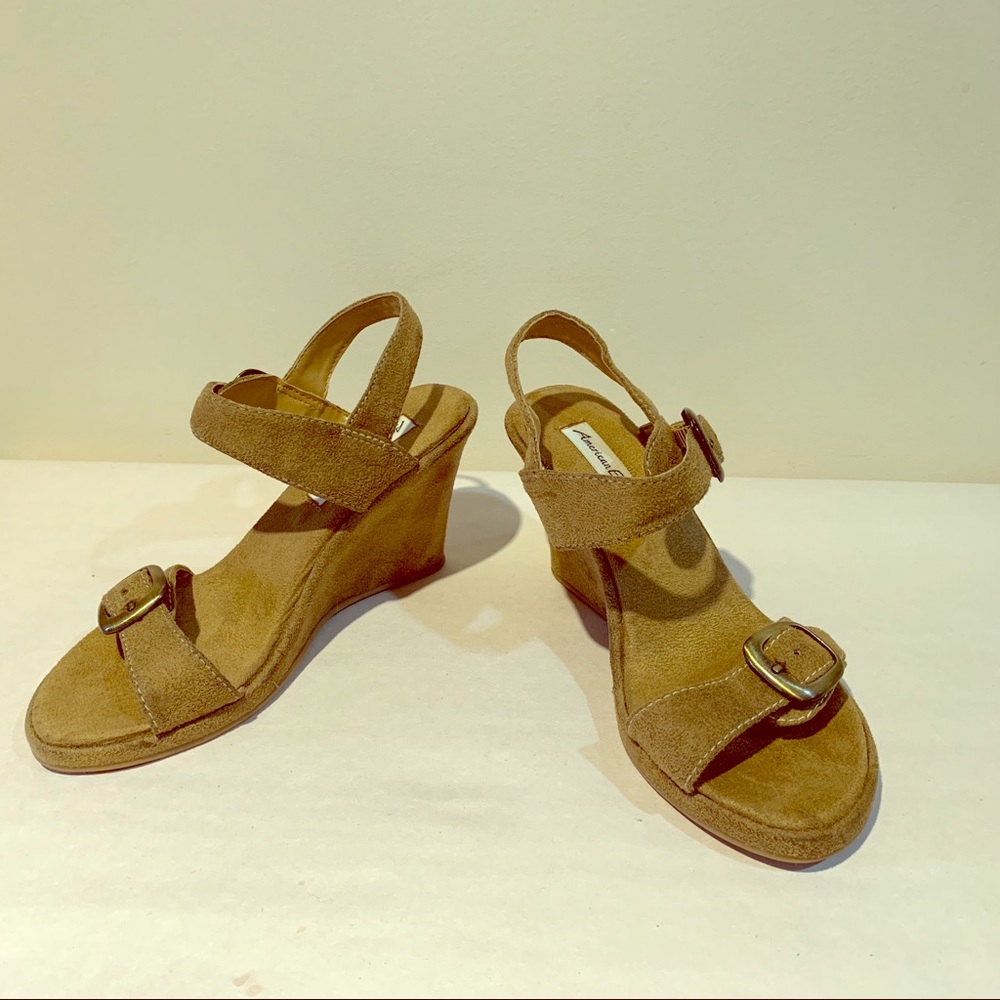 AmericanEagle Buckle Tan Suede Platform Sandals, 5